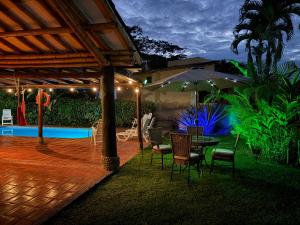 a patio with a table and chairs and an umbrella at Casa Panaca Portal 12 in Quimbaya