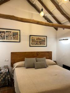 En eller flere senge i et værelse på Finca El Búho Oak Natural Park