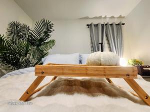 Ένα ή περισσότερα κρεβάτια σε δωμάτιο στο Private Cozy Rooms and Bathroom in Home near Seaworld Riverwalk and AFB