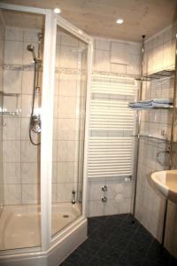 Phòng tắm tại Landhaus Suntheim