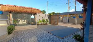a house with a basketball court in front of a building at Chalé Aconchego dos Milagres in São Miguel dos Milagres