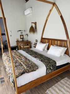 En eller flere senge i et værelse på Selene Art Glass Resort