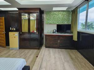 TV a/nebo společenská místnost v ubytování Abby's House Hotel