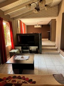 Khu vực ghế ngồi tại Casa privada con piscina y quincho Altavip