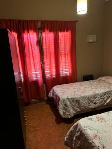 Giường trong phòng chung tại Casa privada con piscina y quincho Altavip