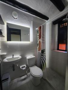 Koupelna v ubytování Hotel Santa María Villa de Leyva