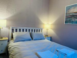 Ένα ή περισσότερα κρεβάτια σε δωμάτιο στο The Maisonette central Buxton +3 φωτογραφίες