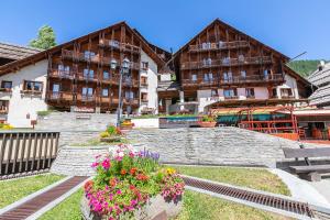 Το κτήριο όπου στεγάζεται  το διαμέρισμα