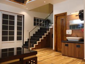 Kuchyň nebo kuchyňský kout v ubytování Shaiva Urban Retreat