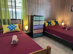 Un pat sau paturi într-o cameră la Honotua Lodge +6 fotografii