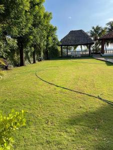 Κήπος έξω από το Villas de Quizalas +5 φωτογραφίες