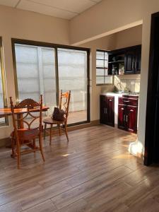 Η κουζίνα ή μικρή κουζίνα στο Villas de Quizalas