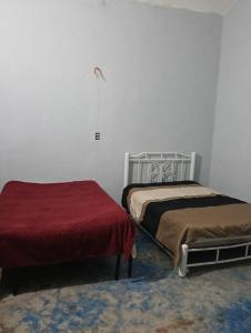 Ένα ή περισσότερα κρεβάτια σε δωμάτιο στο Departamento compartido en vecindad "CADENA DE UNIÓN"