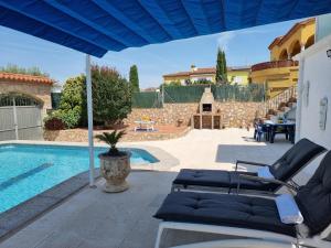 Bazén v ubytování Casa de vacaciones a 700m de la playa con piscina privada - HISP-236-183 nebo v jeho okolí