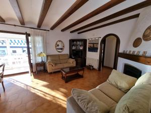 Posezení v ubytování Casa de vacaciones a 700m de la playa con piscina privada - HISP-236-183