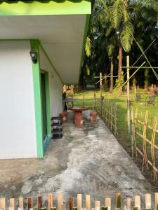 a patio with pots and tables in a building at บ้านเพื่อนโฮมสเตย์ เขาพนม2 