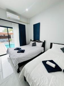 Ένα ή περισσότερα κρεβάτια σε δωμάτιο στο TwoEightsix 286 Poolvilla