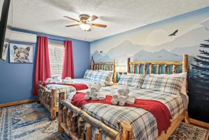 Ένα ή περισσότερα κρεβάτια σε δωμάτιο στο Sugar Maple Retreat +147 φωτογραφίες