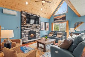 Μια τηλεόραση ή/και κέντρο ψυχαγωγίας στο Sugar Maple Retreat