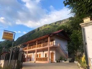 a building with a mountain in the background at XAIYASITH guesthouse in Nongkhiaw