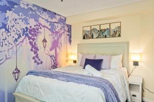 Ένα ή περισσότερα κρεβάτια σε δωμάτιο στο Azure Peaks Cozy Retreat