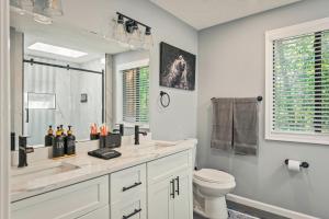 Ένα μπάνιο στο Azure Peaks Cozy Retreat +130 φωτογραφίες