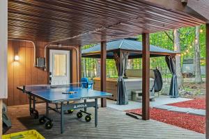 Κήπος έξω από το Azure Peaks Cozy Retreat