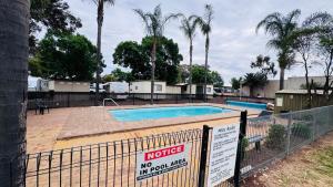 Πισίνα στο ή κοντά στο Griffith Tourist Caravan Park +4 φωτογραφίες