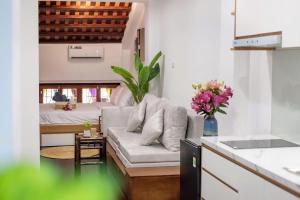 Кухня или мини-кухня в HOMESTAY OLD QUARTER Ha Noi - MAISON 105 MA MAY
