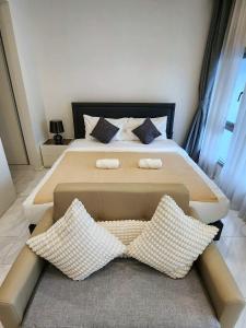 En eller flere senge i et værelse på Prime 1BR in Sukhumvit 11 CentralStylishModern