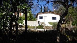 a white house in the middle of a forest at Wandritu in Río Ceballos +8 photos