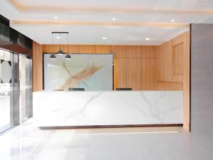 Una cocina o kitchenette en GreenTree Inn Express Zhangjiagang Hexing Town Shazhou Professional Institue of Technology