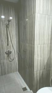 Koupelna v ubytování Apartemen Pakuwon Bekasi by 21 Room Premium + 10 fotografií