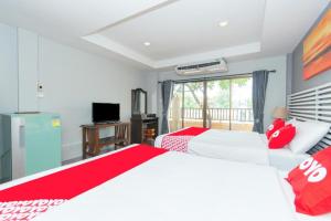 Ένα ή περισσότερα κρεβάτια σε δωμάτιο στο OYO 884 Baan Sang Chan Cha-am