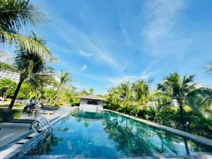 Hồ bơi trong/gần MT Luxury Villas Phú Quốc