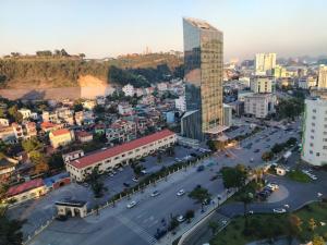 Udsigt til Ha Long eller udsigt til byen taget fra hotellet