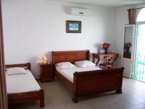 Postel nebo postele na pokoji v ubytování Hôtel Le Nathania + 37 fotografií