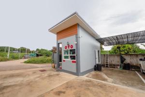 a xo gas station with a lot at OYO 1121 Phuree Resort in Sattahip +22 photos
