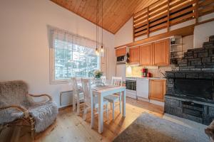 Η κουζίνα ή μικρή κουζίνα στο Lomavuokra Levi Central Kätkä Kaksi