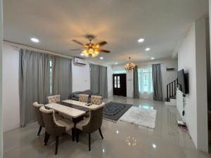 TV a/nebo společenská místnost v ubytování Healing Homestay