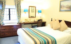 A room at The Devil's Punchbowl Hotel 