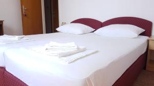 Ein Bett oder Betten in einem Zimmer der Unterkunft Rooms Vjera