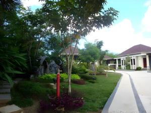 Κήπος έξω από το The Luxio Hotel