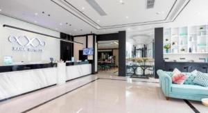 a lobby of a fashion store with a blue couch at Xana Hotelle·Xiamen Railway Station in Xiamen