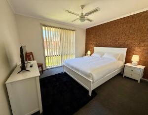 Ένα ή περισσότερα κρεβάτια σε δωμάτιο στο Quiet & Convenient