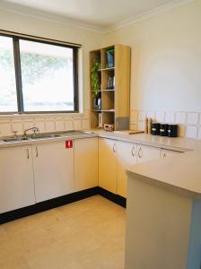 Η κουζίνα ή μικρή κουζίνα στο Quiet & Convenient +9 φωτογραφίες