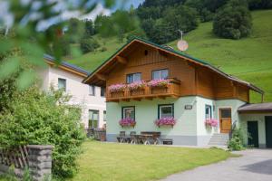 a house with a balcony with flowers on it at Ferienhaus Evi in Schladming