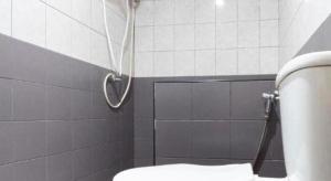 Ένα μπάνιο στο OYO 703 Koh Chang Riverside Resort