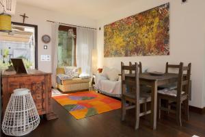A kitchen or kitchenette at Cottage on the Beach Még 19 kép
