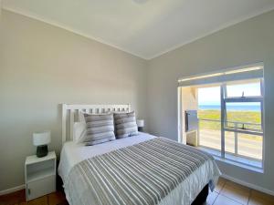 Postel nebo postele na pokoji v ubytování 220 Big Bay Beach Club